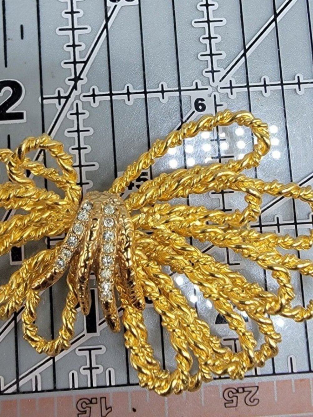 Vintage Bow Brooch Large Twisted Rope w/Rhinestone Accents Bright Gold Tone - Picture 6 of 6